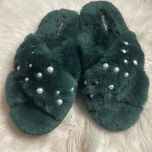 Fuzzy VS bedroom slippers